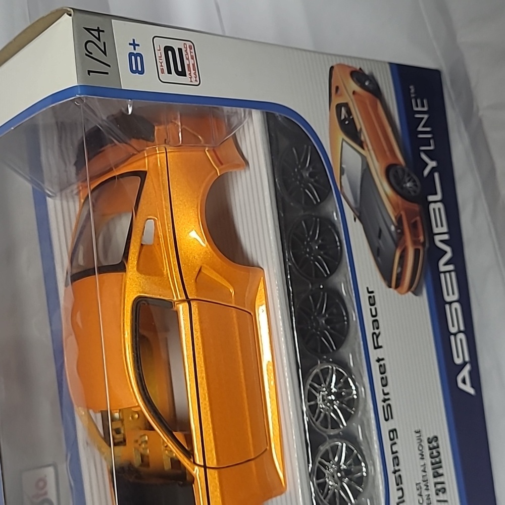 Maisto Orange 2014 Ford Mustang Street Racer 1/24 Assembly Line - Picture 3 of 5